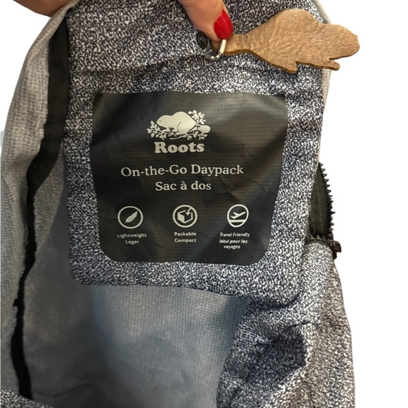 Roots Gray light Backpack Unisex new no tags - Picture 4 of 4